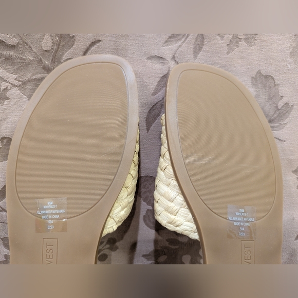 Nine West Havah Flat Sandals, Size 9.5, Like New! EUC - Picture 6 of 8